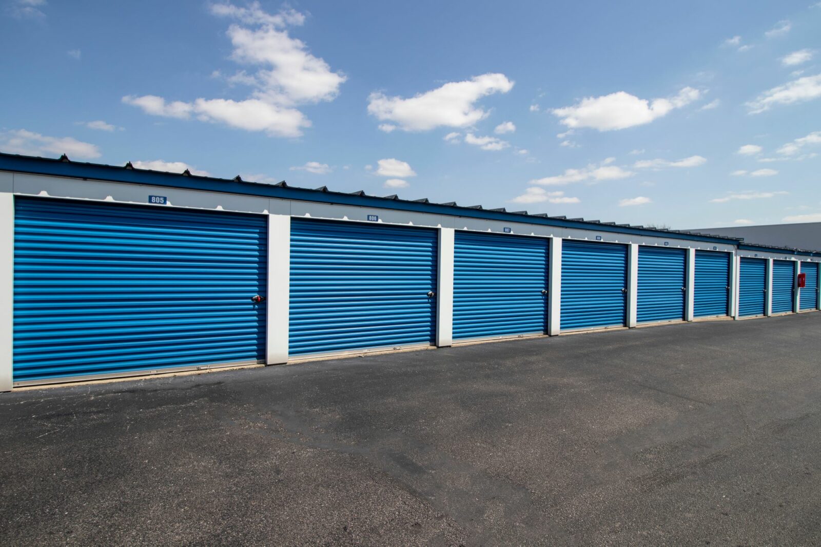Do Storage Units Have Outlets? Neighbor Blog