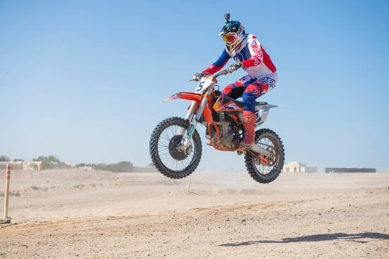 dirt motorcycle with shed helmet Altitude 2.0 Offroad Carbon Fiber - Speedsta White Destroy all forms of dirt with the next ILM Adult Dirt Bike Helmets