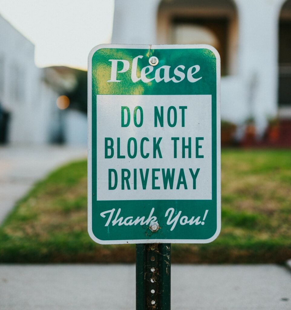 Driveway parking rules sign